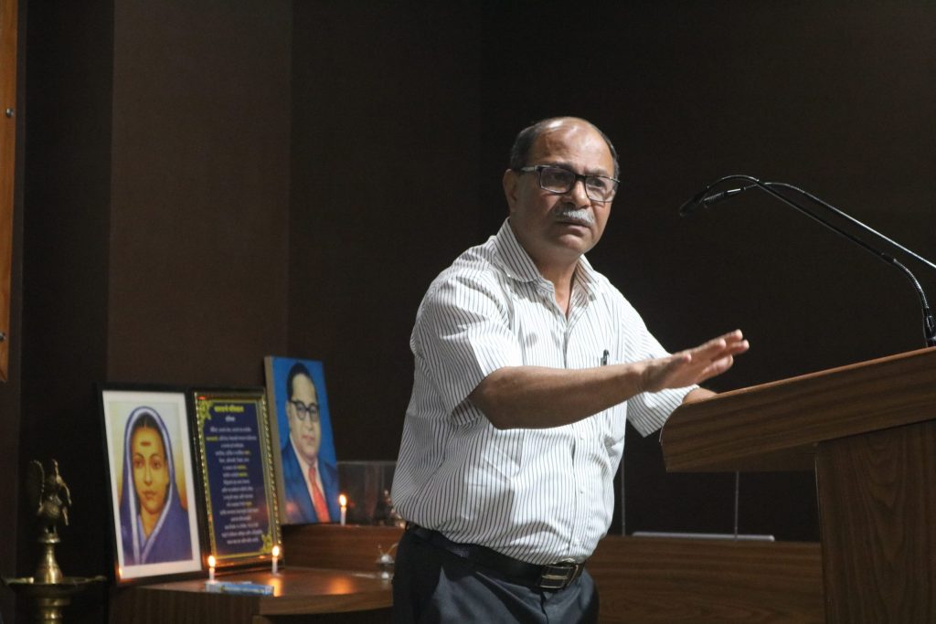 Dr. Vivek Korde giving speech